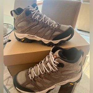 Merrell Womens Hiking Boots